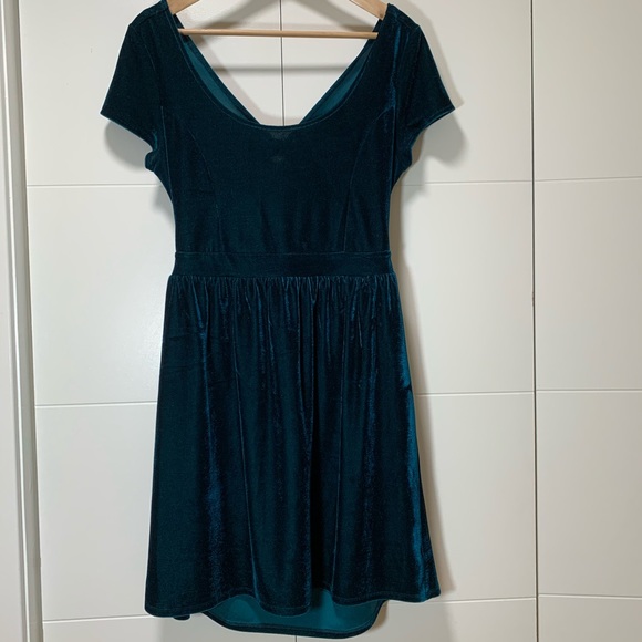 teal, velvet open-back dress ✨ - Picture 2 of 6
